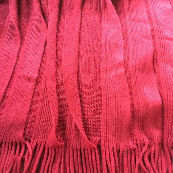 NWT soft shawl/wrap with unique pleats & fringe - Picture 2 of 6